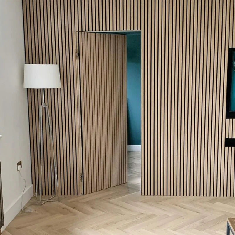 Porta invisibile WPC senza cornice